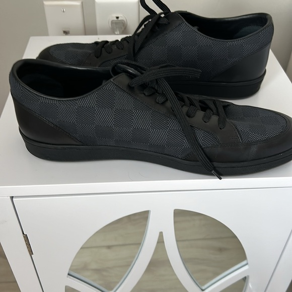Men’s Louis Vuitton Shoes. size 9. Worn maybe 10 times. - Picture 3 of 6